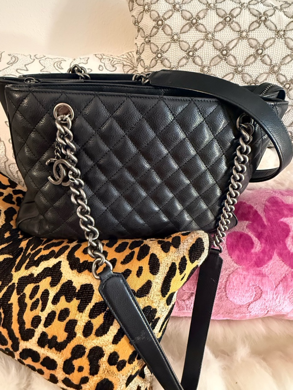 CHANEL QUILTED CC CHAIN MEDALLION BLACK CAVIAR SHOPPING TOTE - Picture 5 of 16